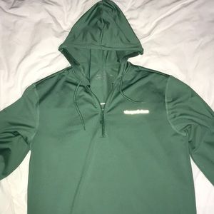 Vineyard vines pull over